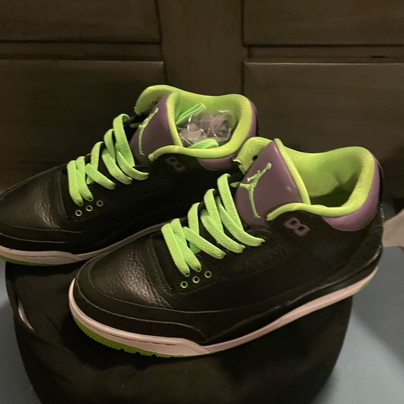 AIR JORDAN RETRO 3 BLK & GREEN EUC SIZE 8 main image 6
